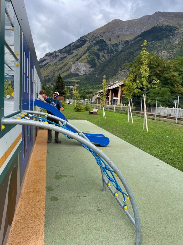 Cosa fare in Valle d'Aosta con bambini: giochi al Parco della Lettura.
