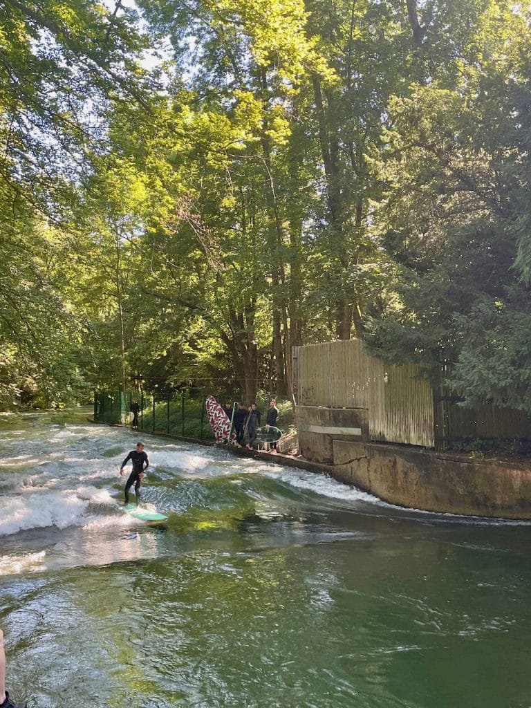 Surfisti all'Englischer garden